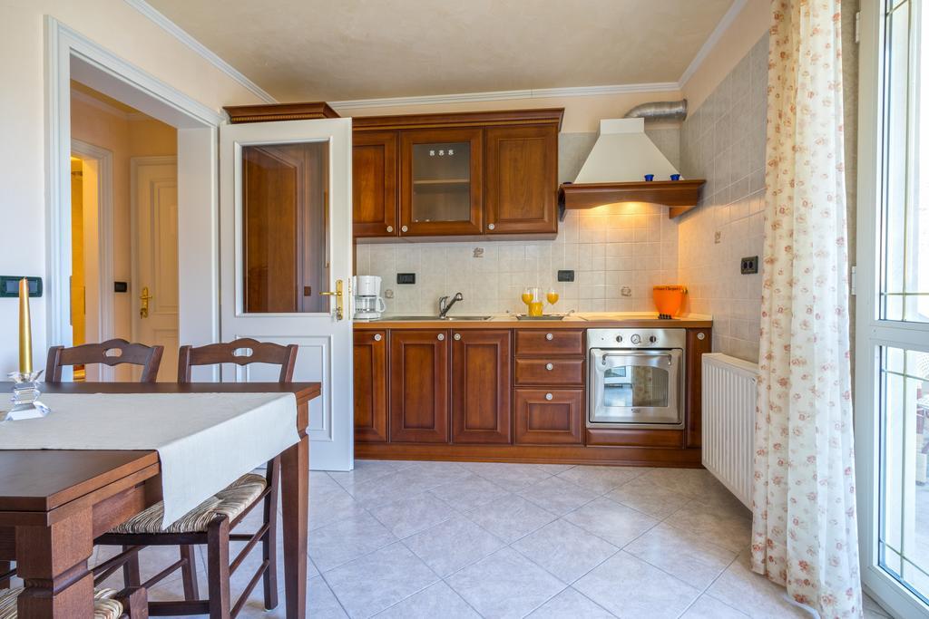 Apartments Anna Omiš Habitación foto